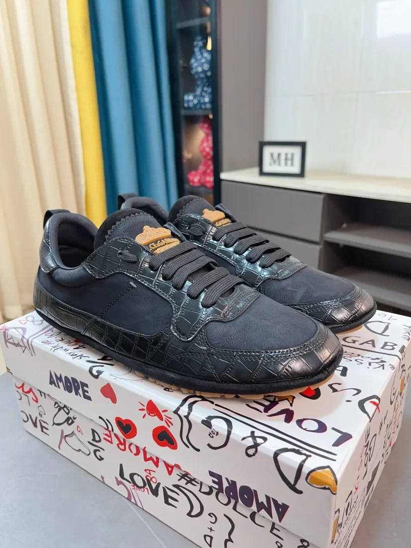 Men's shoes💰560🌹🌹"Dolce & Gabbana DG" original imported first-layer cowhide➕sheepskin lining, light on the foot, comfortable, versatile, original special outsole🔥favored by trendy men, welcome to compare quality🔥exquisite luxury, super A level! Compared with the genuine product at the counter, the version is no worse at all! Code number 38-44